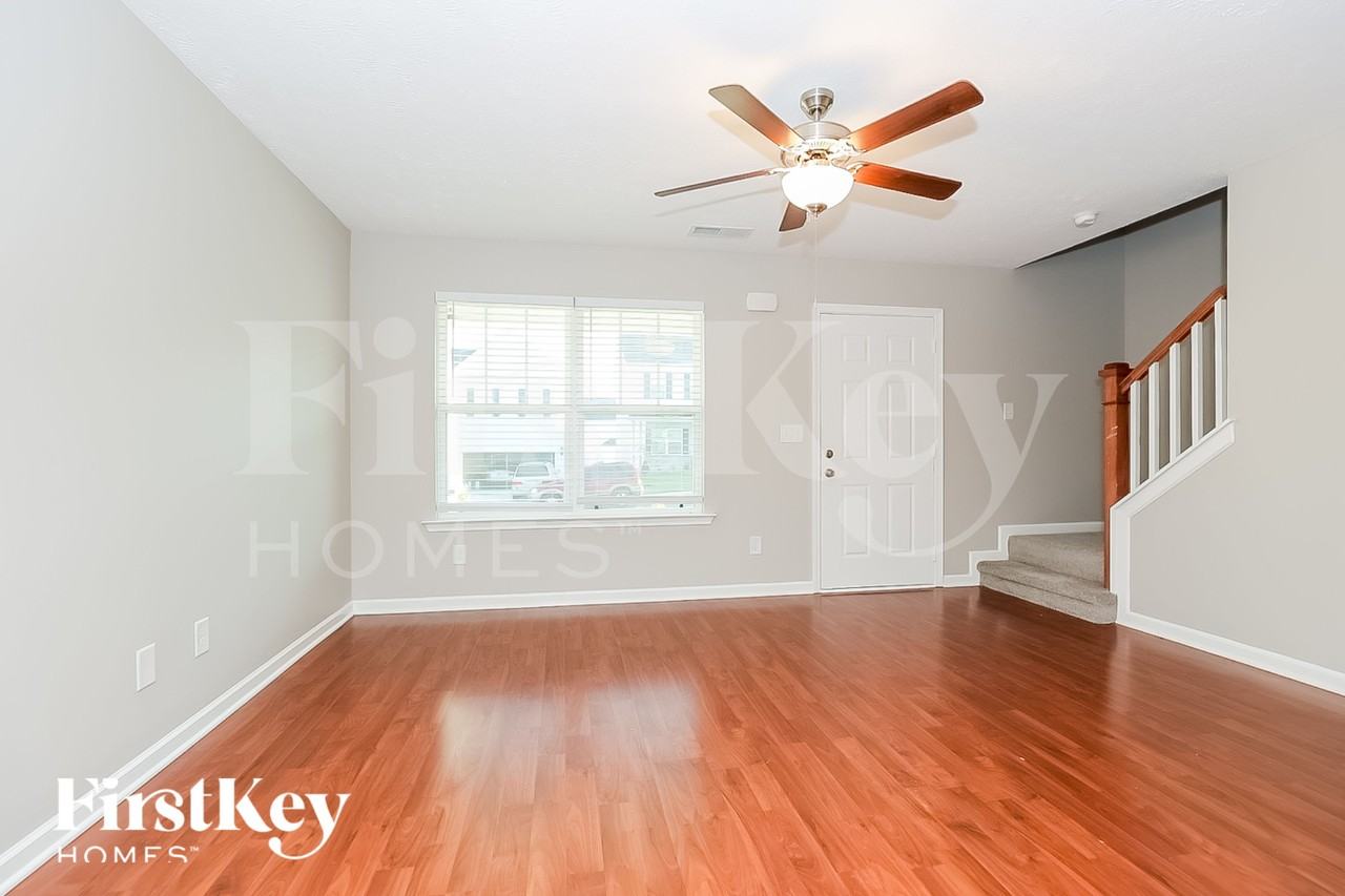 2116 Preserve Cir - Photo 2 of 18
