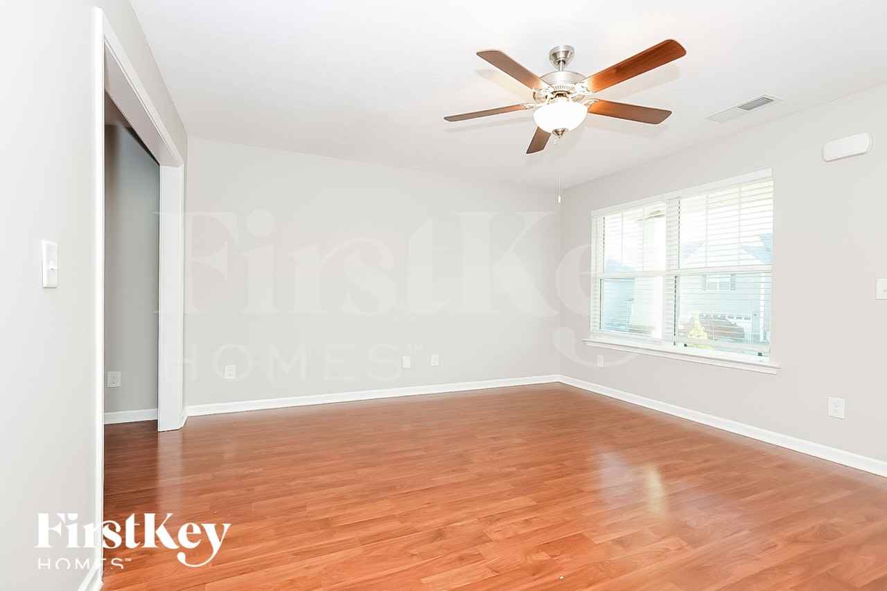 2116 Preserve Cir - Photo 4 of 18