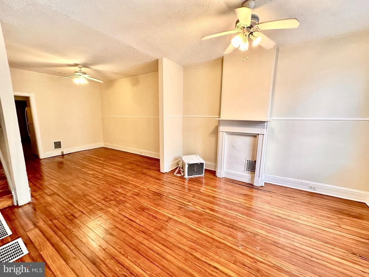 341 W Penn St - Photo 2 of 13