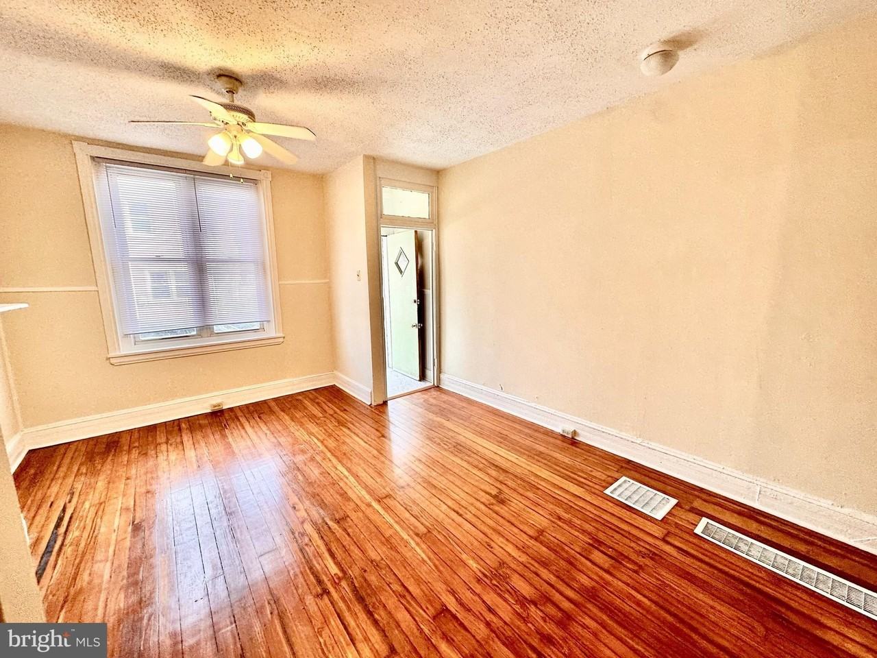 341 W Penn St - Photo 3 of 13