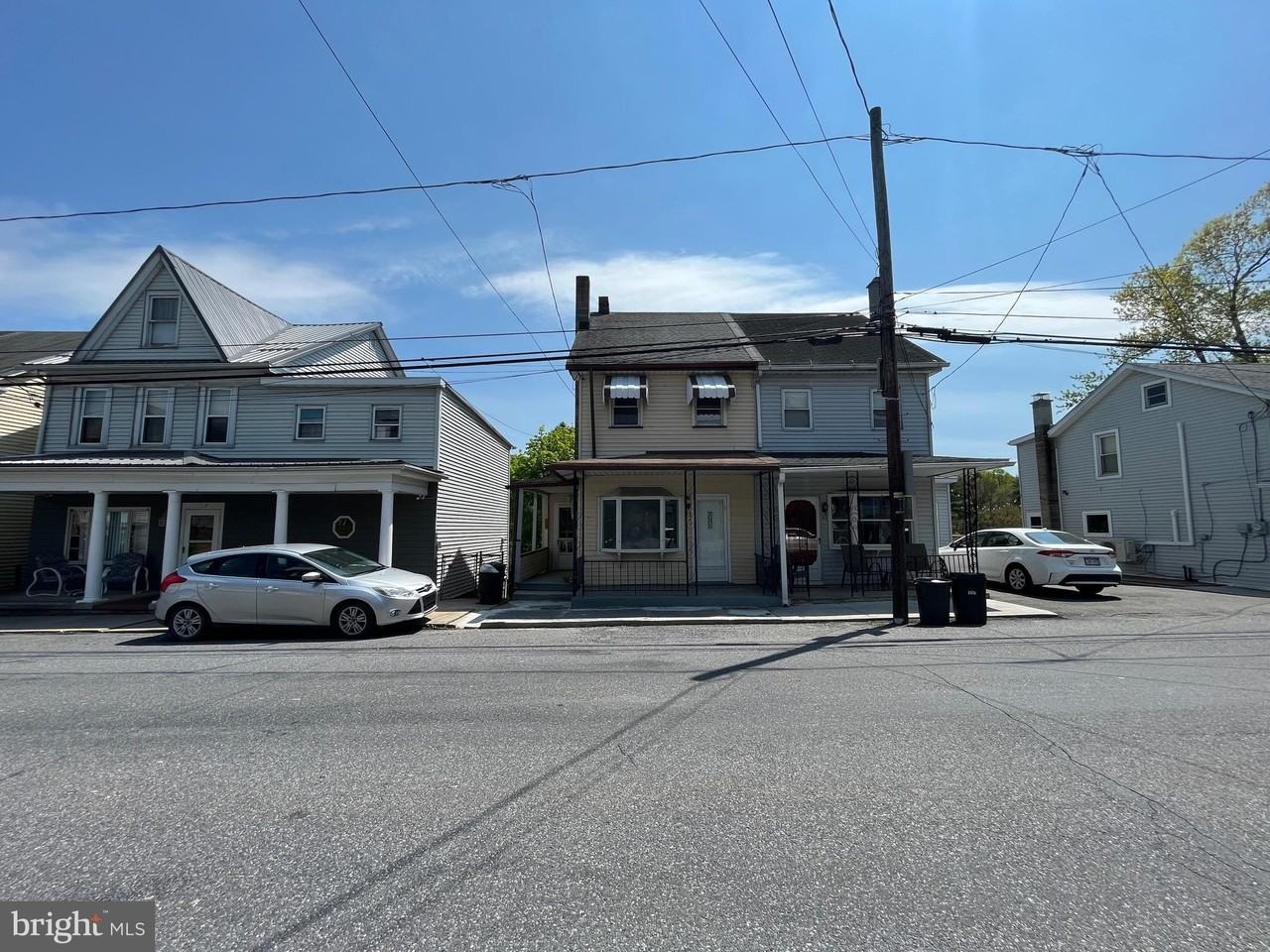 313 Valley St - Photo 2 of 26