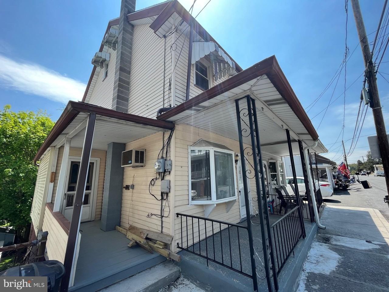 313 Valley St - Photo 3 of 26
