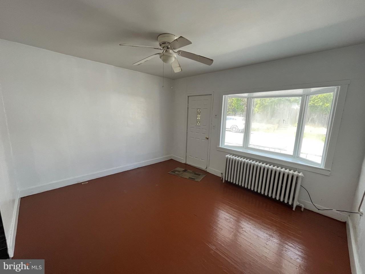 313 Valley St - Photo 4 of 26