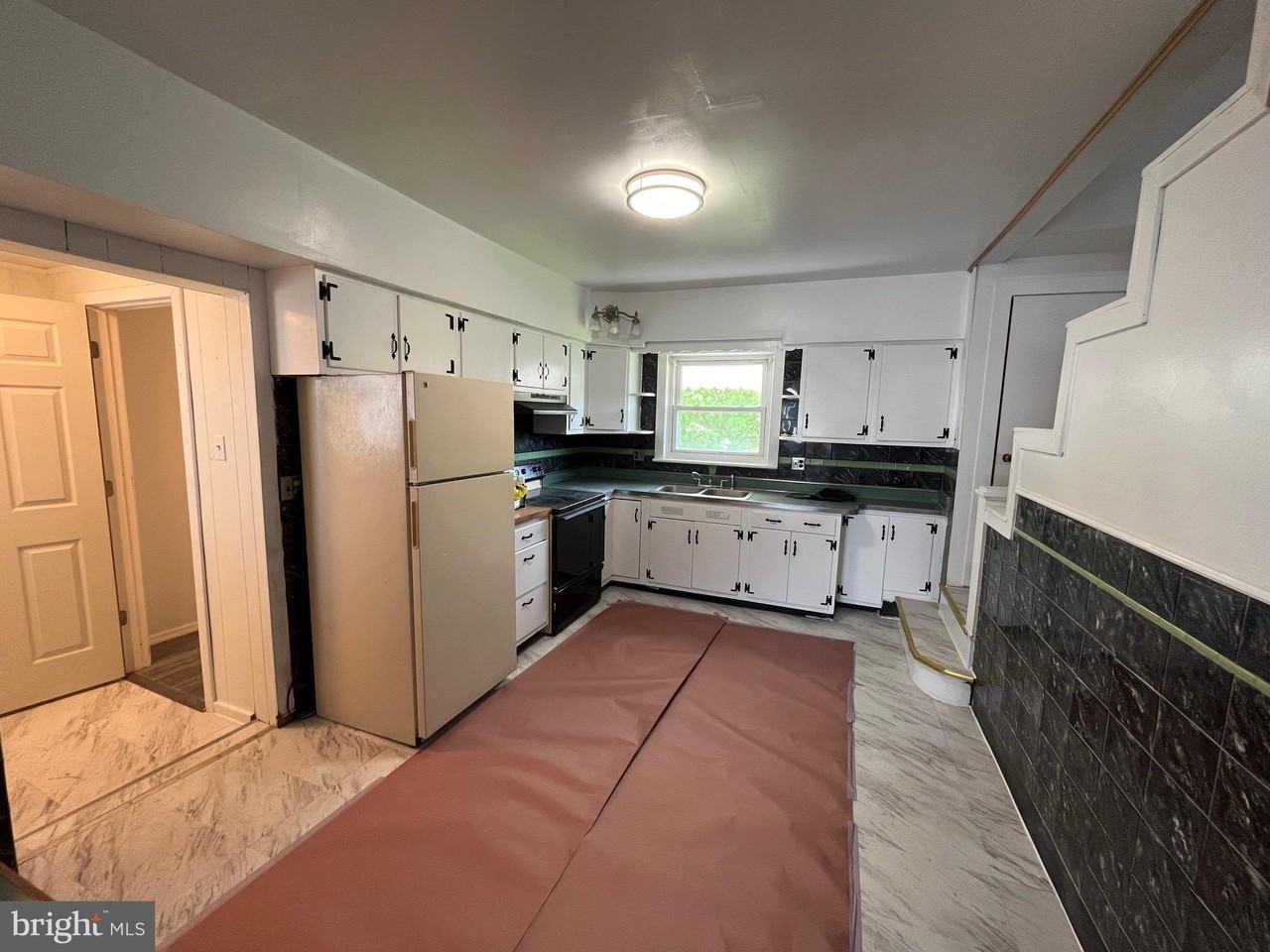 313 Valley St - Photo 6 of 26