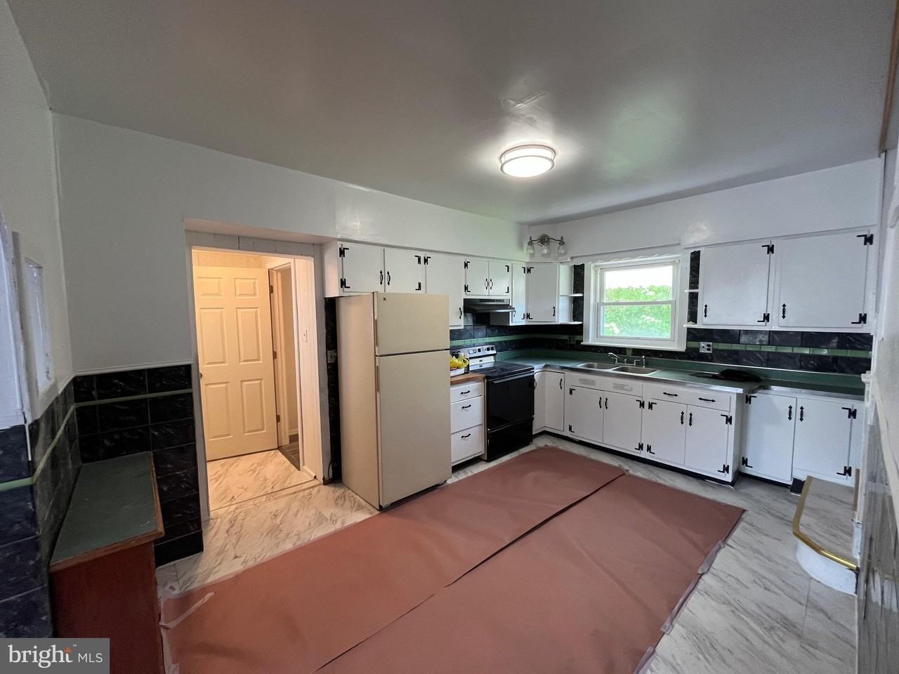 313 Valley St - Photo 7 of 26