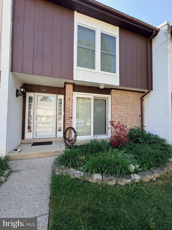 7291 Hillary St - Photo 2 of 33