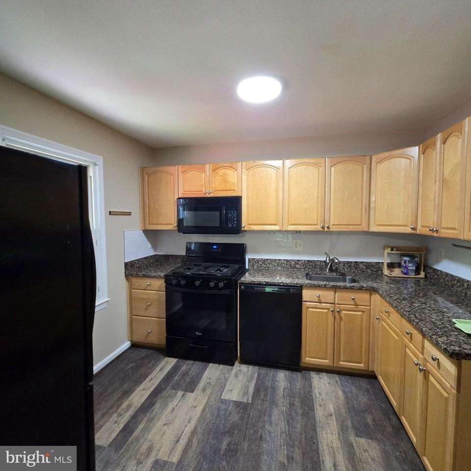 5676 Kirkham Ct - Photo 7 of 27