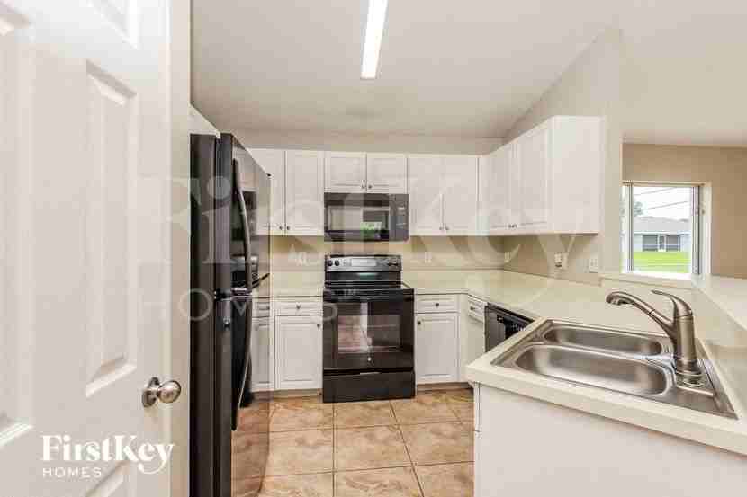 2700 46th St Sw - Photo 5 of 16