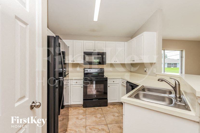 2700 46th St Sw - Photo 6 of 16