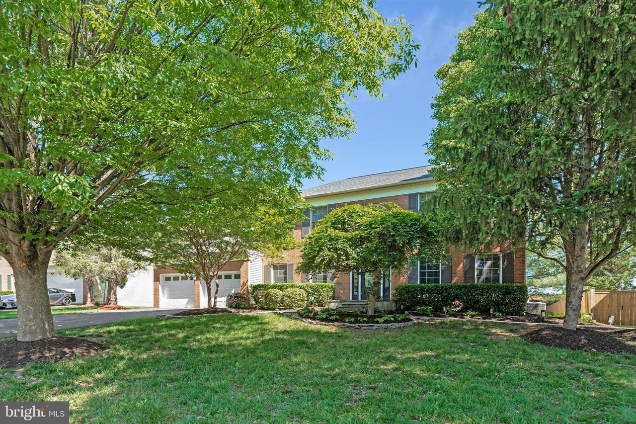 43612 Winthrop Ct - Photo 4 of 50