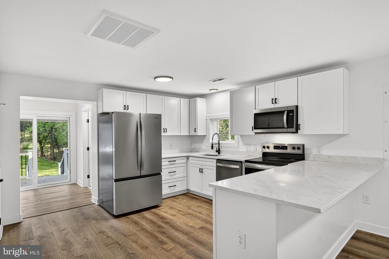 850 Oak Park Rd - Photo 2 of 18