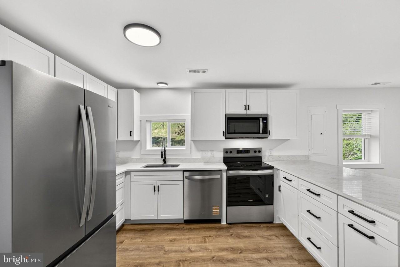 850 Oak Park Rd - Photo 3 of 18