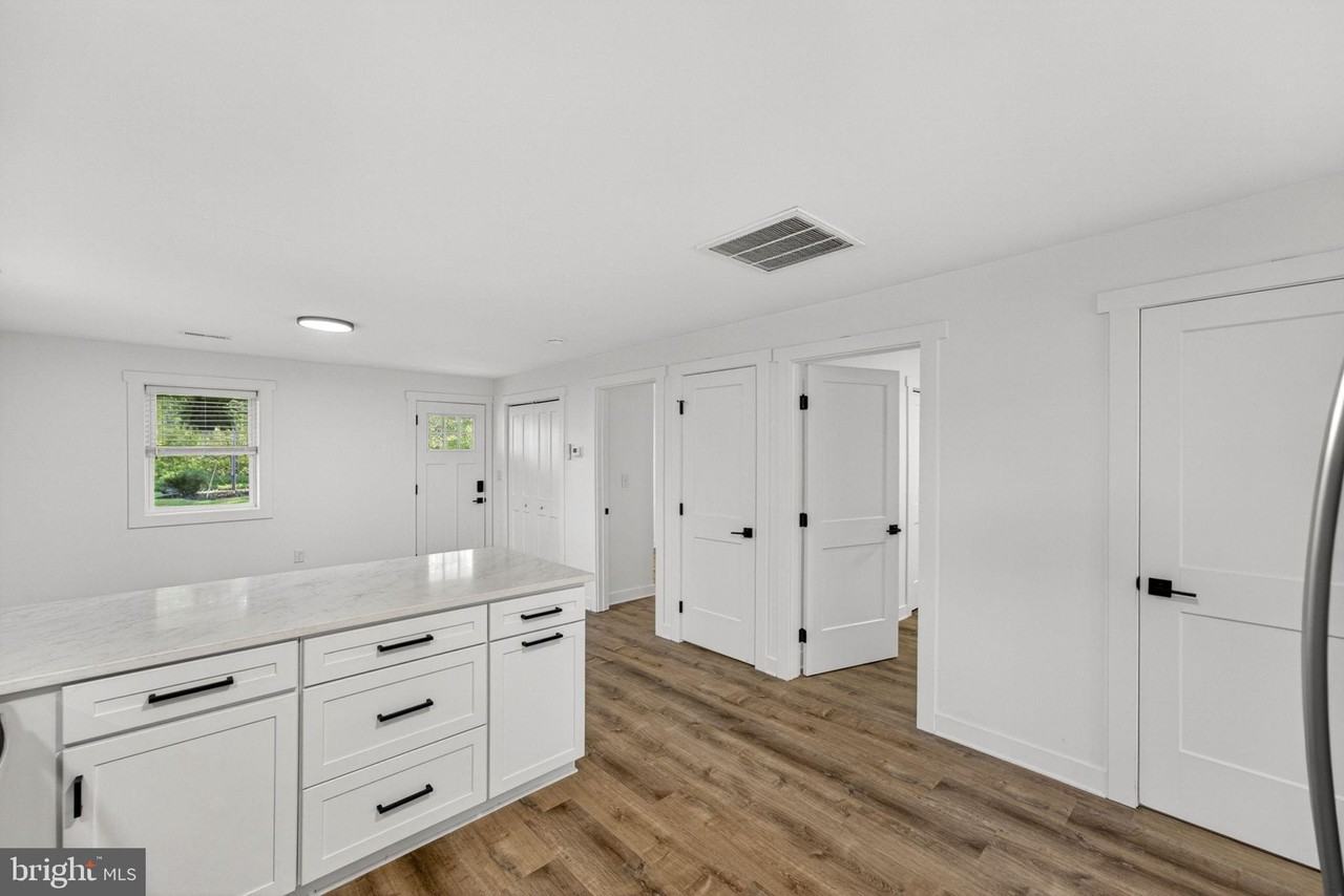 850 Oak Park Rd - Photo 4 of 18