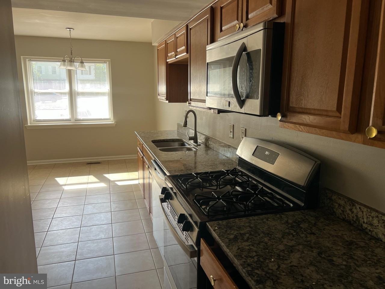 14866 Dorian Dr - Photo 4 of 28