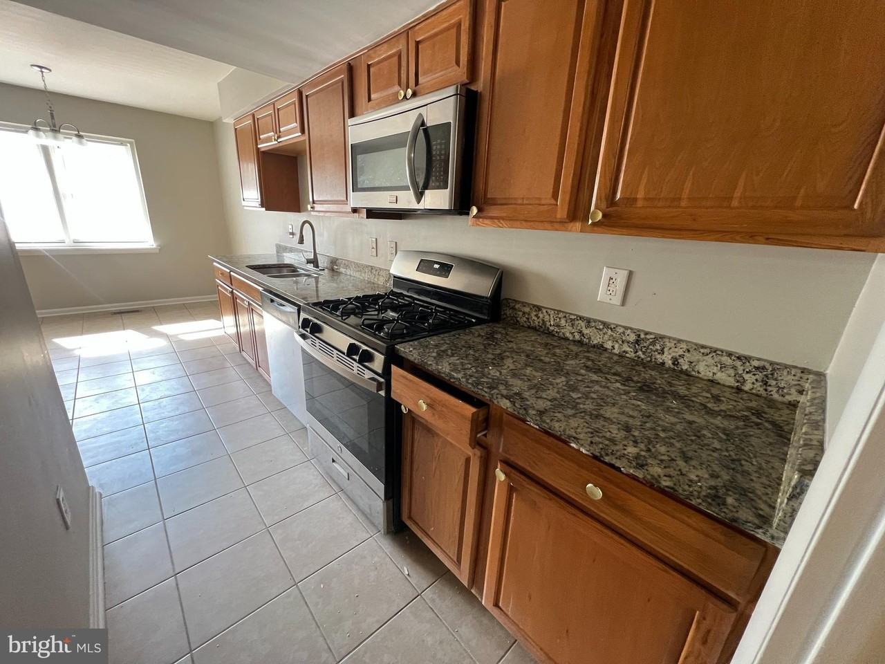 14866 Dorian Dr - Photo 6 of 28