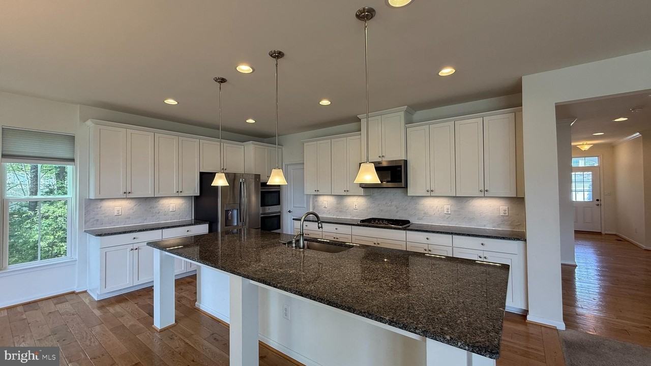 12421 Mays Quarter Rd - Photo 4 of 30