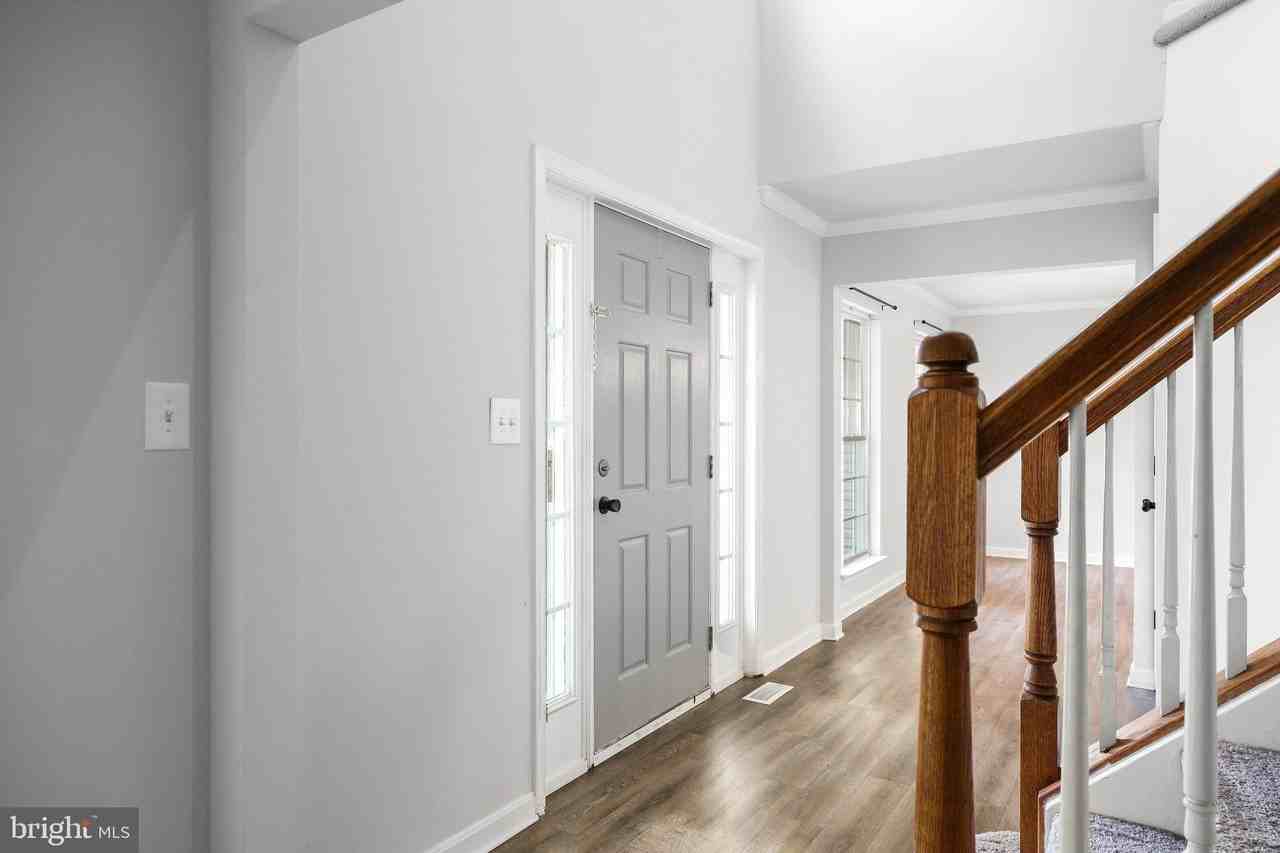 20 Saint Marks Ct - Photo 4 of 41