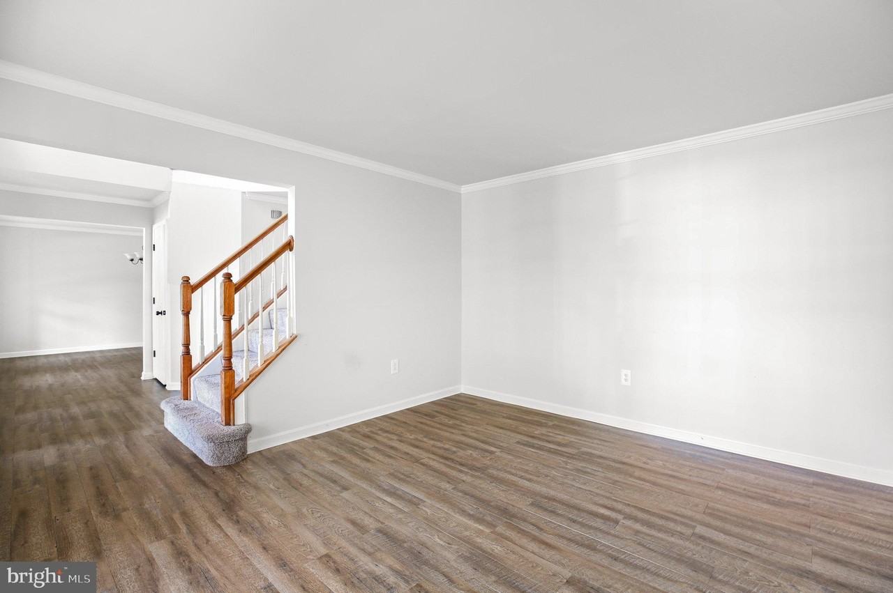 20 Saint Marks Ct - Photo 5 of 41