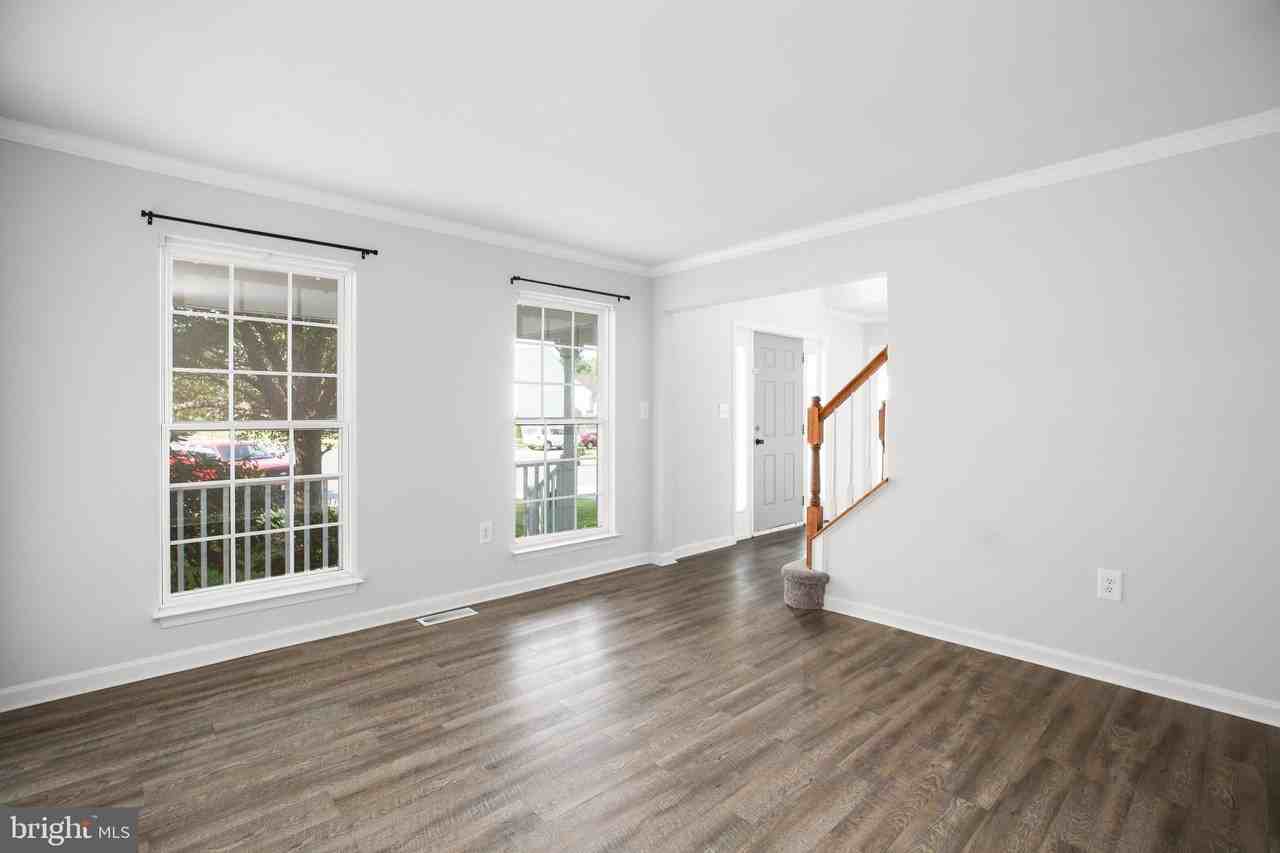 20 Saint Marks Ct - Photo 6 of 41