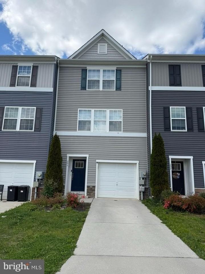 293 Magellan Dr - Photo 2 of 20