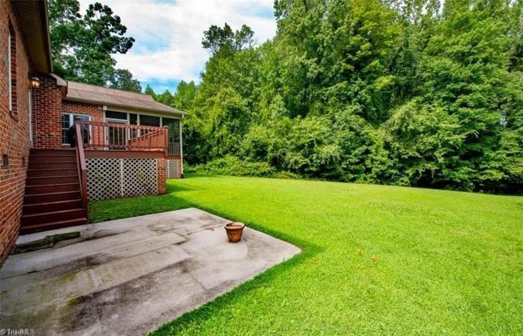 123 Pleasant Dr - Photo 4 of 15