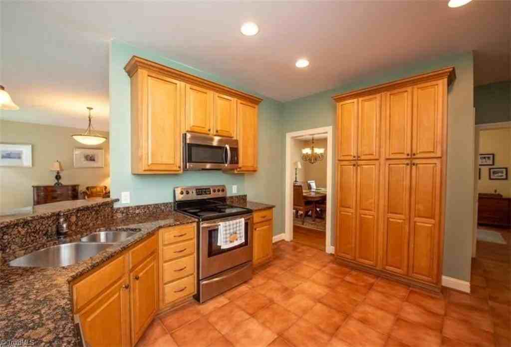 123 Pleasant Dr - Photo 6 of 15
