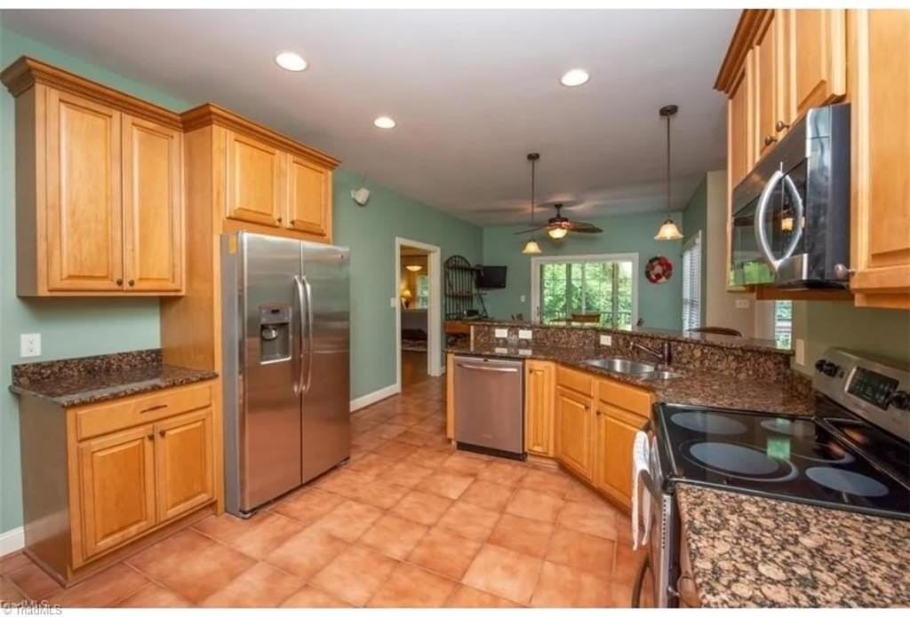 123 Pleasant Dr - Photo 7 of 15