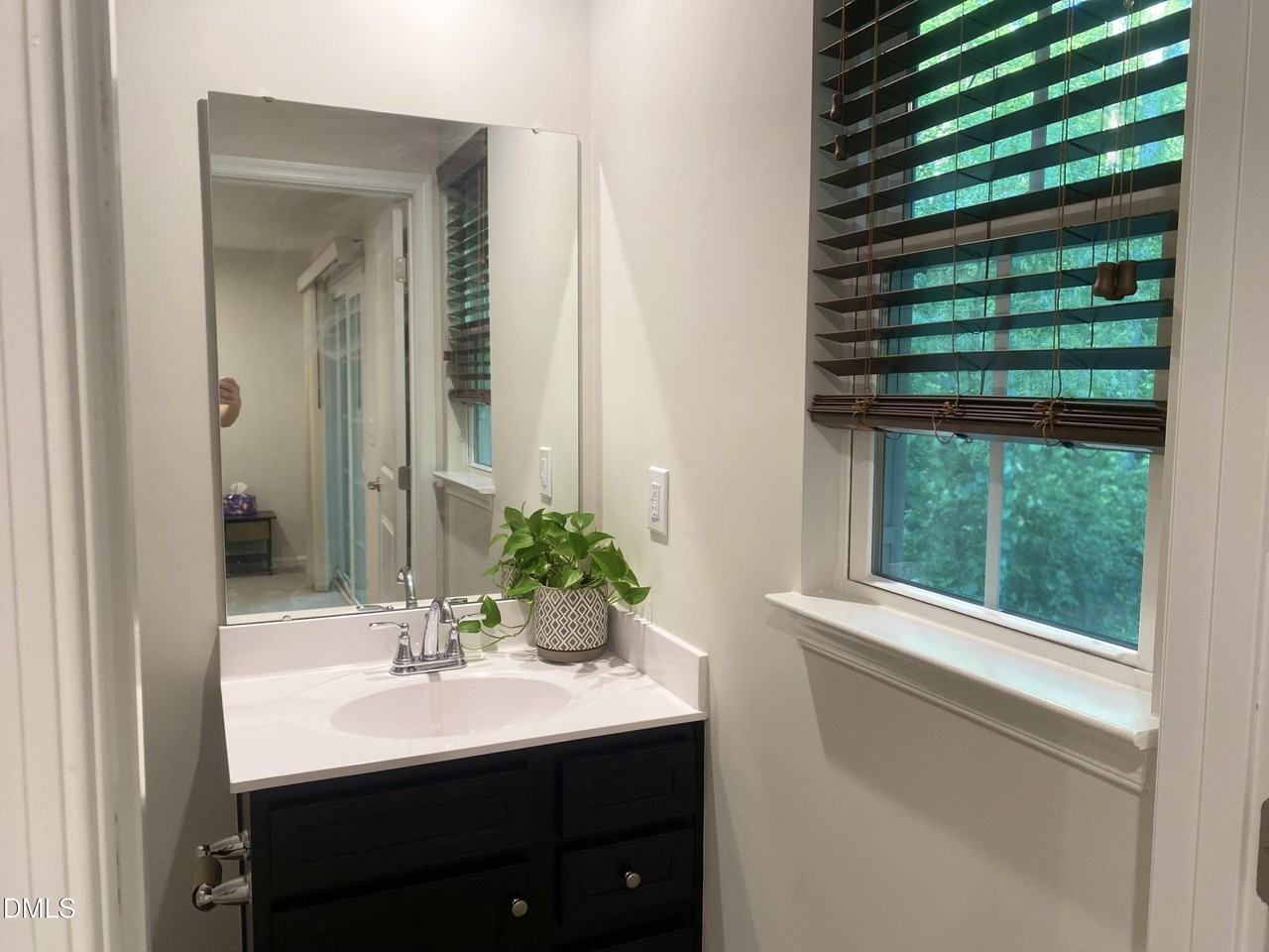 1158 Romeria Dr - Photo 5 of 22