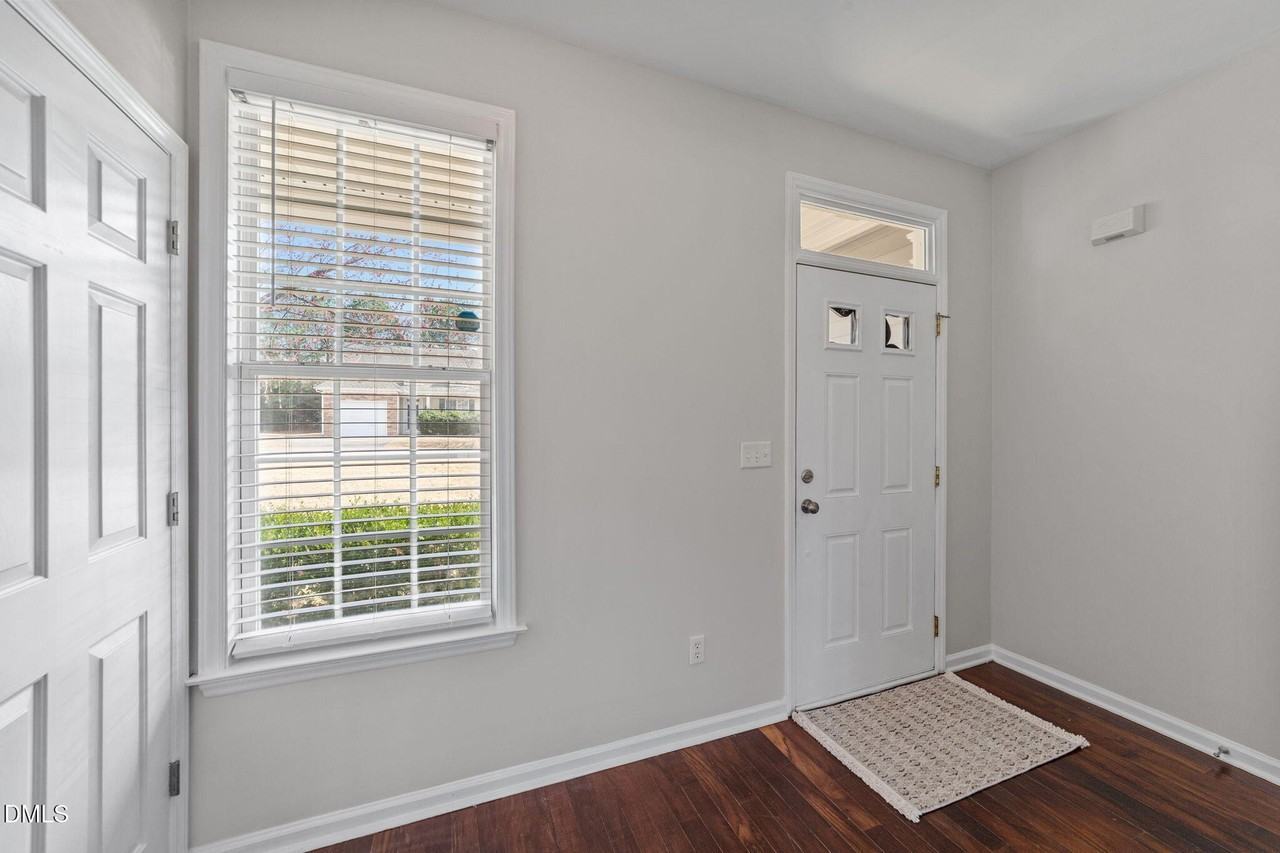 296 Stansbury Ln - Photo 4 of 29