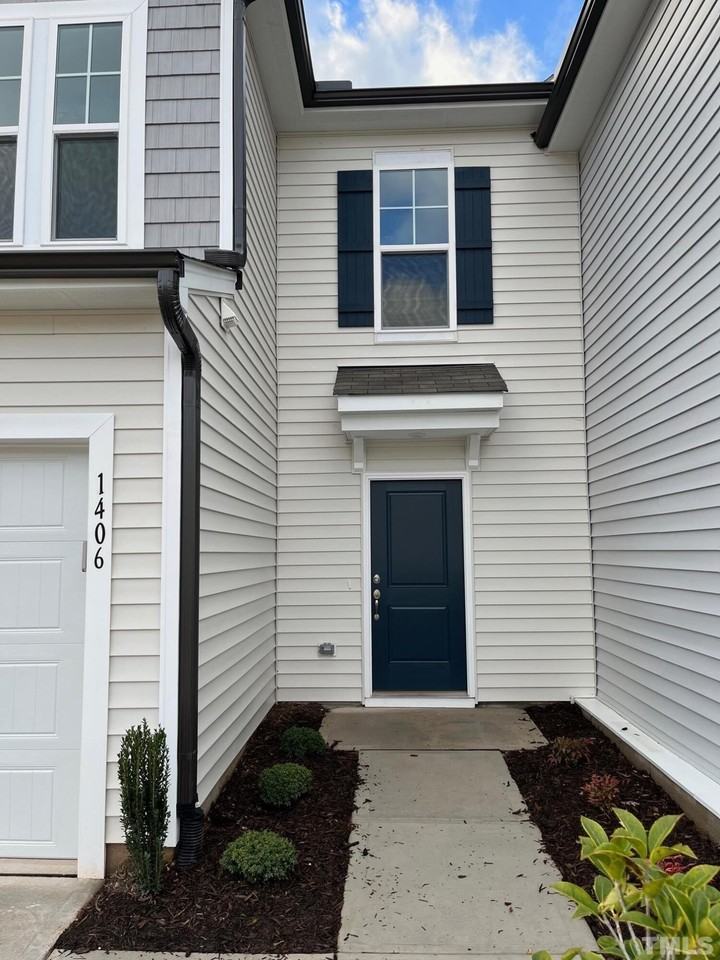 1406 Smoky Mountains St - Photo 3 of 31