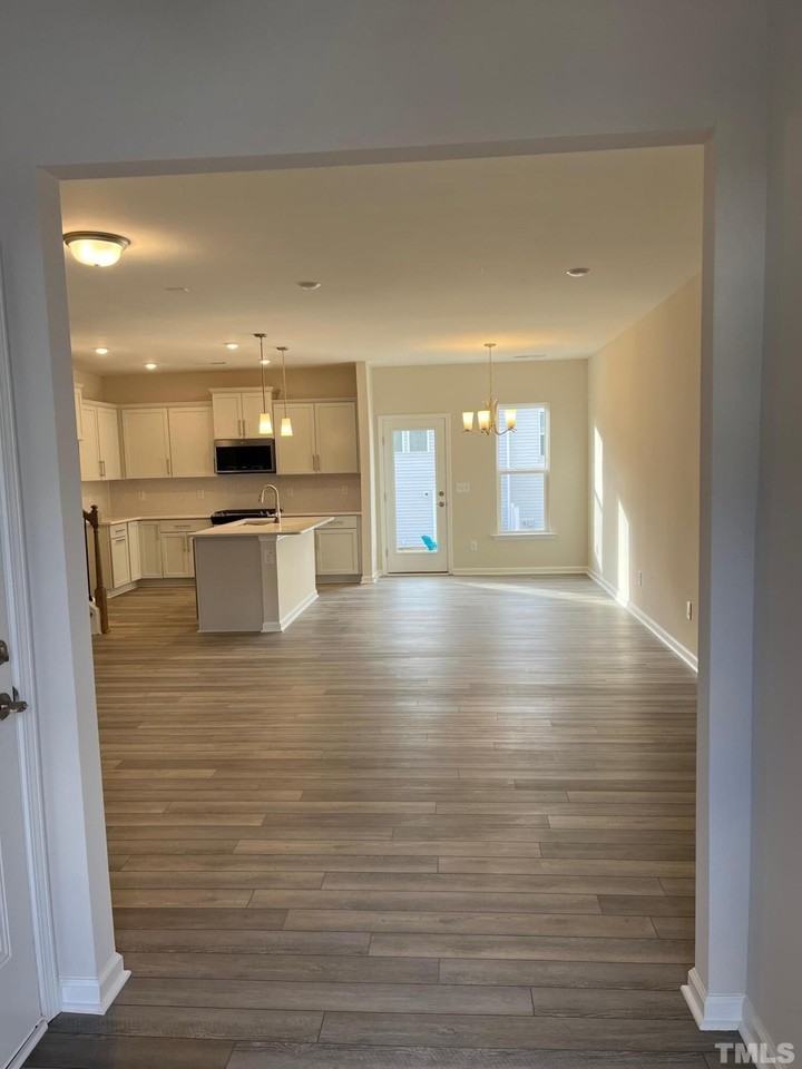 1406 Smoky Mountains St - Photo 6 of 31