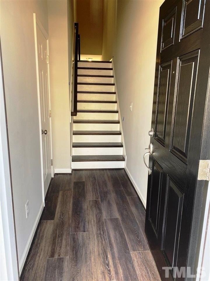 1015 Larabee Ln - Photo 2 of 19