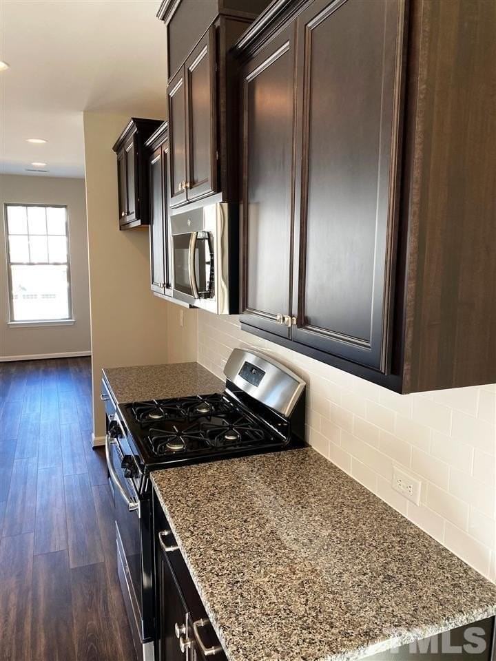 1015 Larabee Ln - Photo 7 of 19