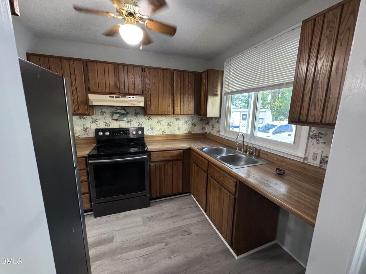 4200 Bertram Dr - Photo 3 of 16