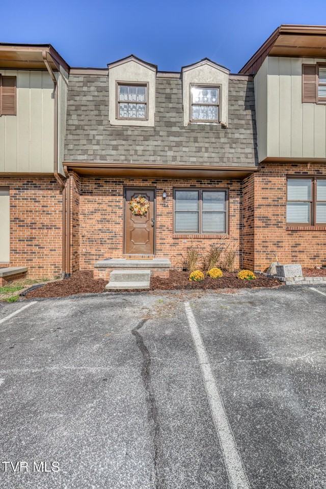 124 Oakcrest Cir - Photo 2 of 16
