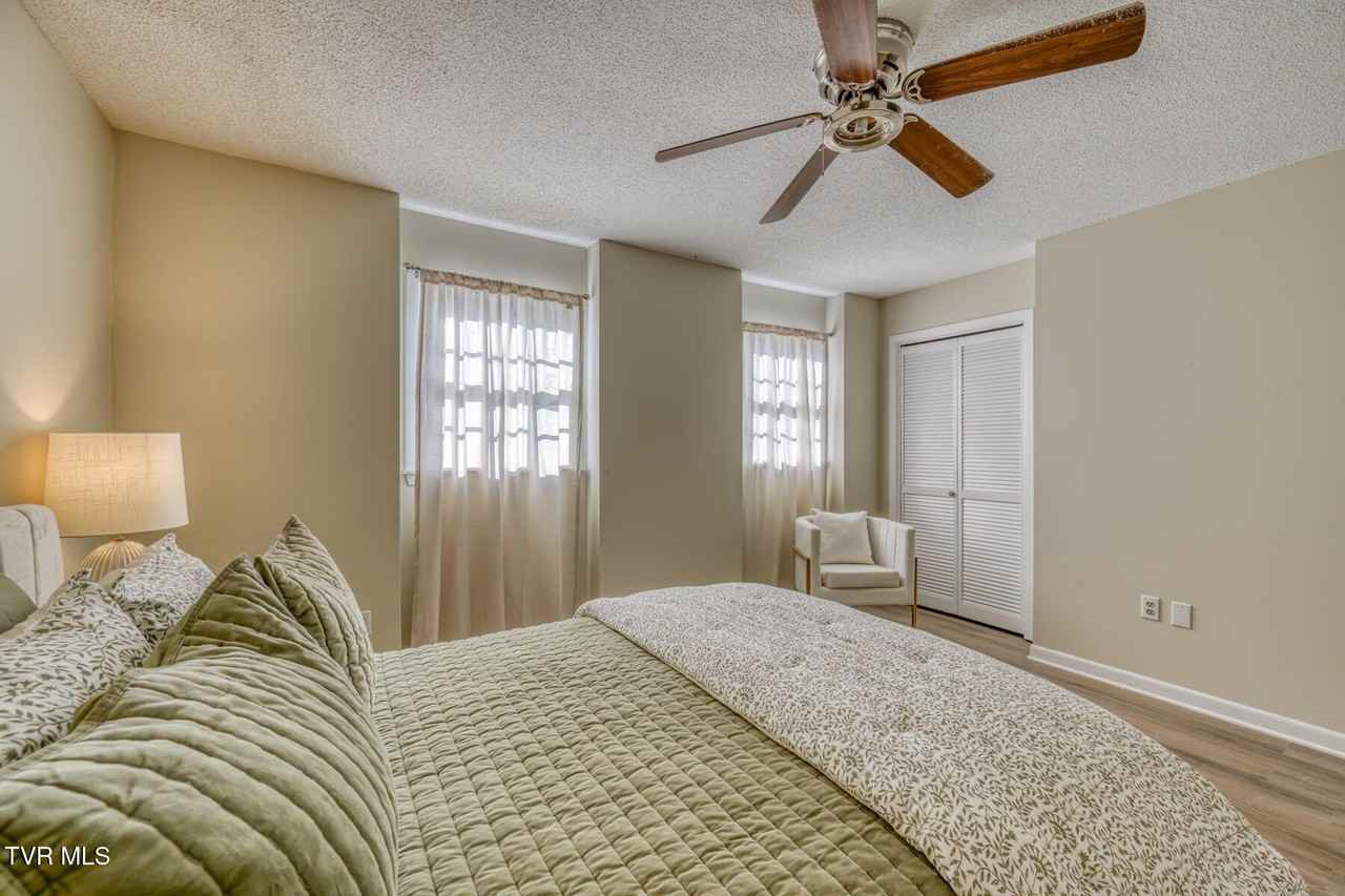 124 Oakcrest Cir - Photo 3 of 16