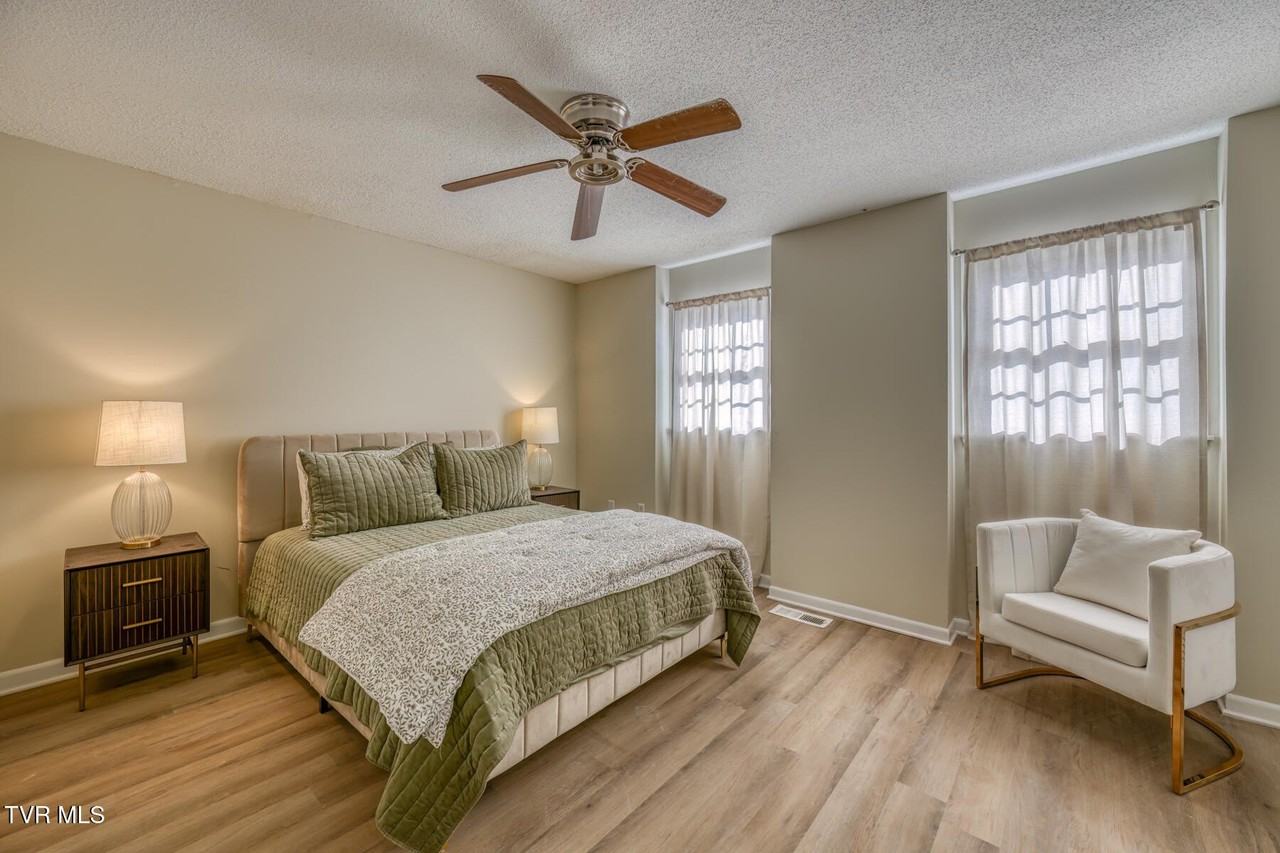 124 Oakcrest Cir - Photo 4 of 16