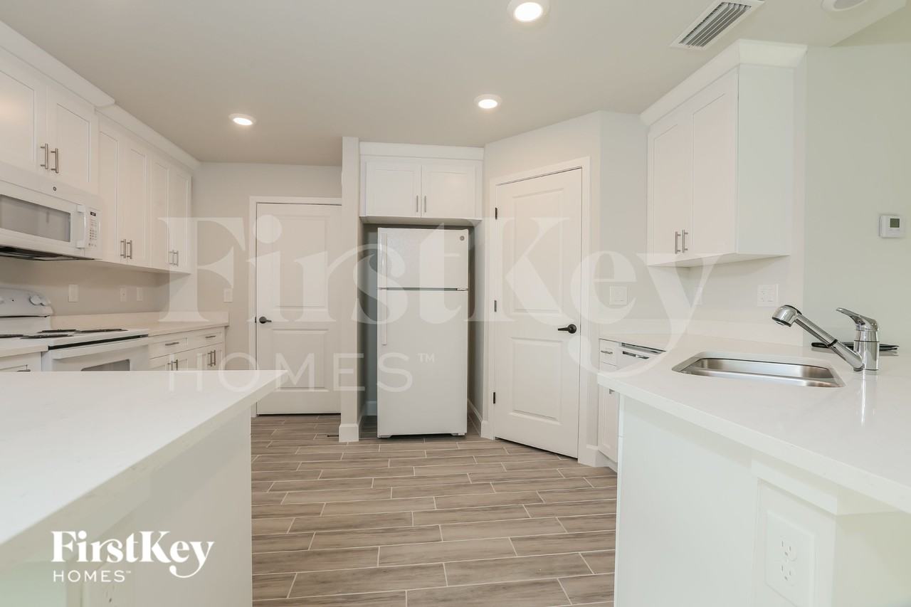 6148 Hellman Ave - Photo 6 of 17