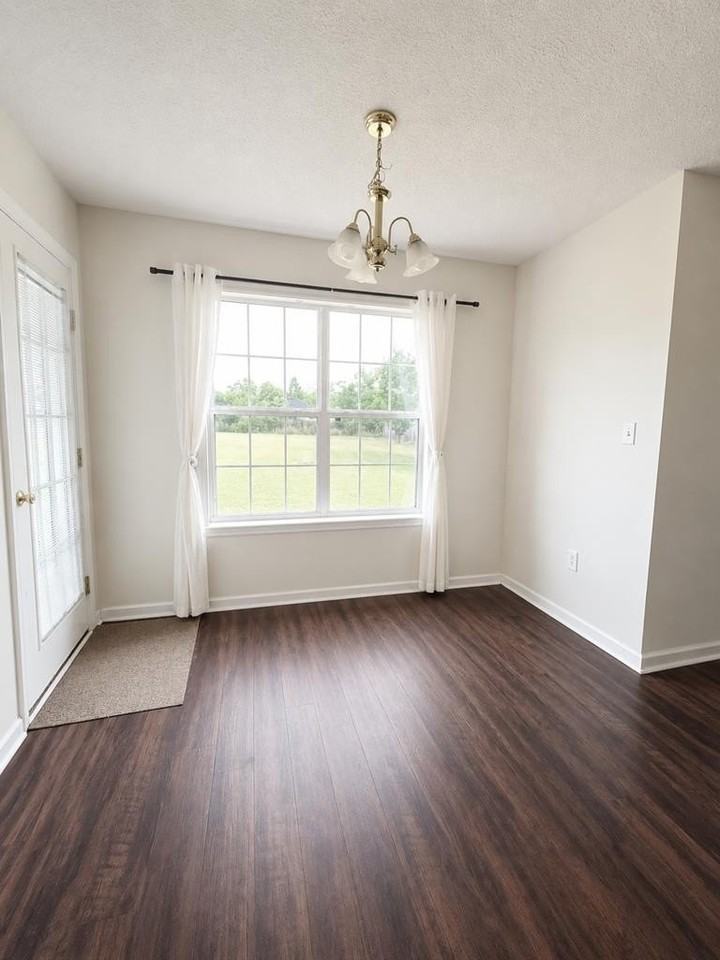 4001 Conway Cir - Photo 4 of 14
