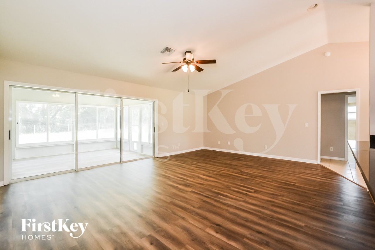 207 Shannon Ln - Photo 3 of 16