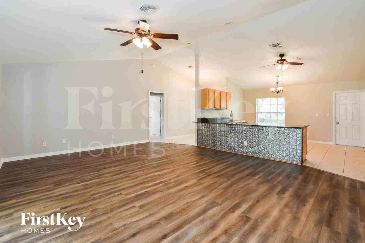 207 Shannon Ln - Photo 4 of 16