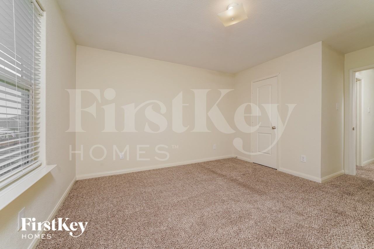 2207 Old Harbor Way - Photo 4 of 20