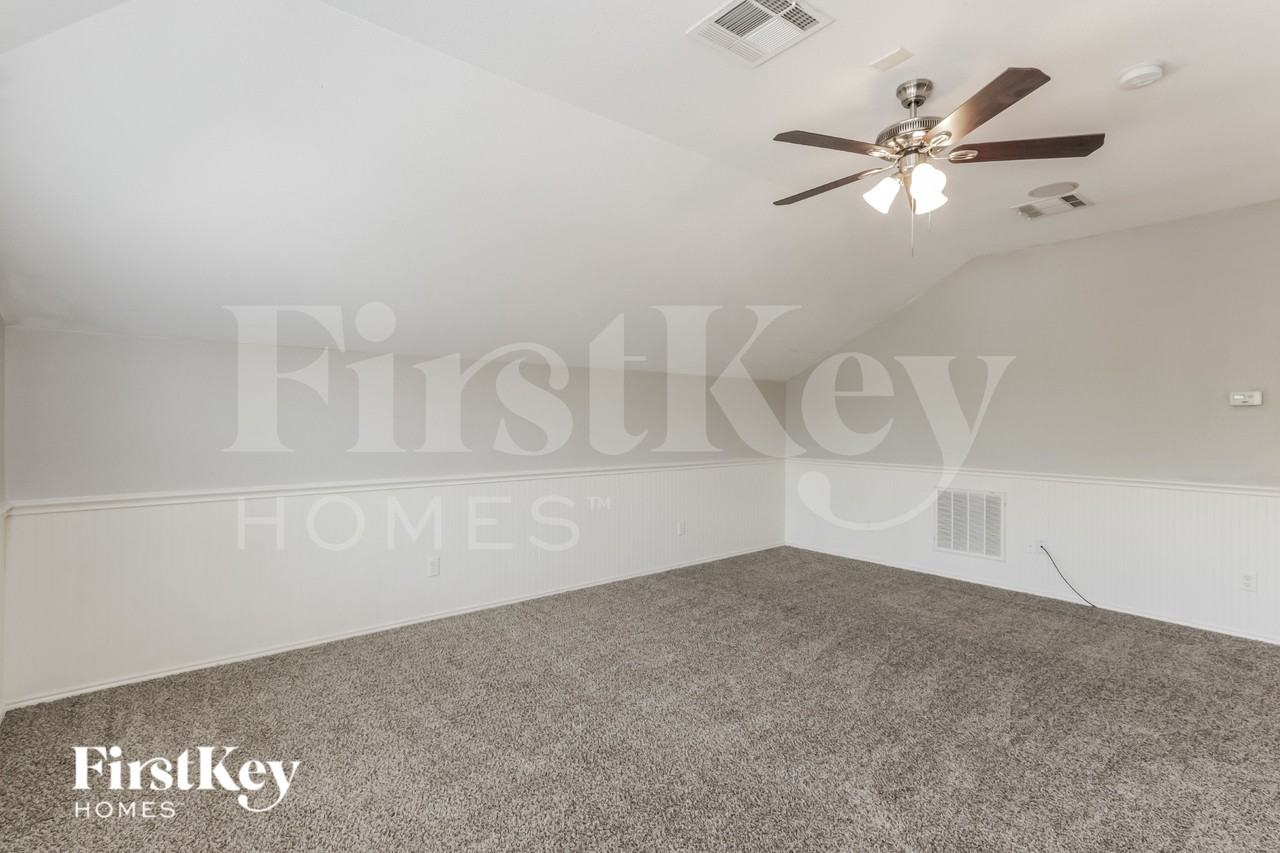 631 Magnolia Ln - Photo 7 of 16