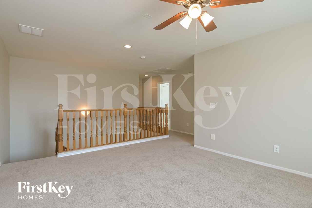 1320 S Woodbine Ln - Photo 2 of 15