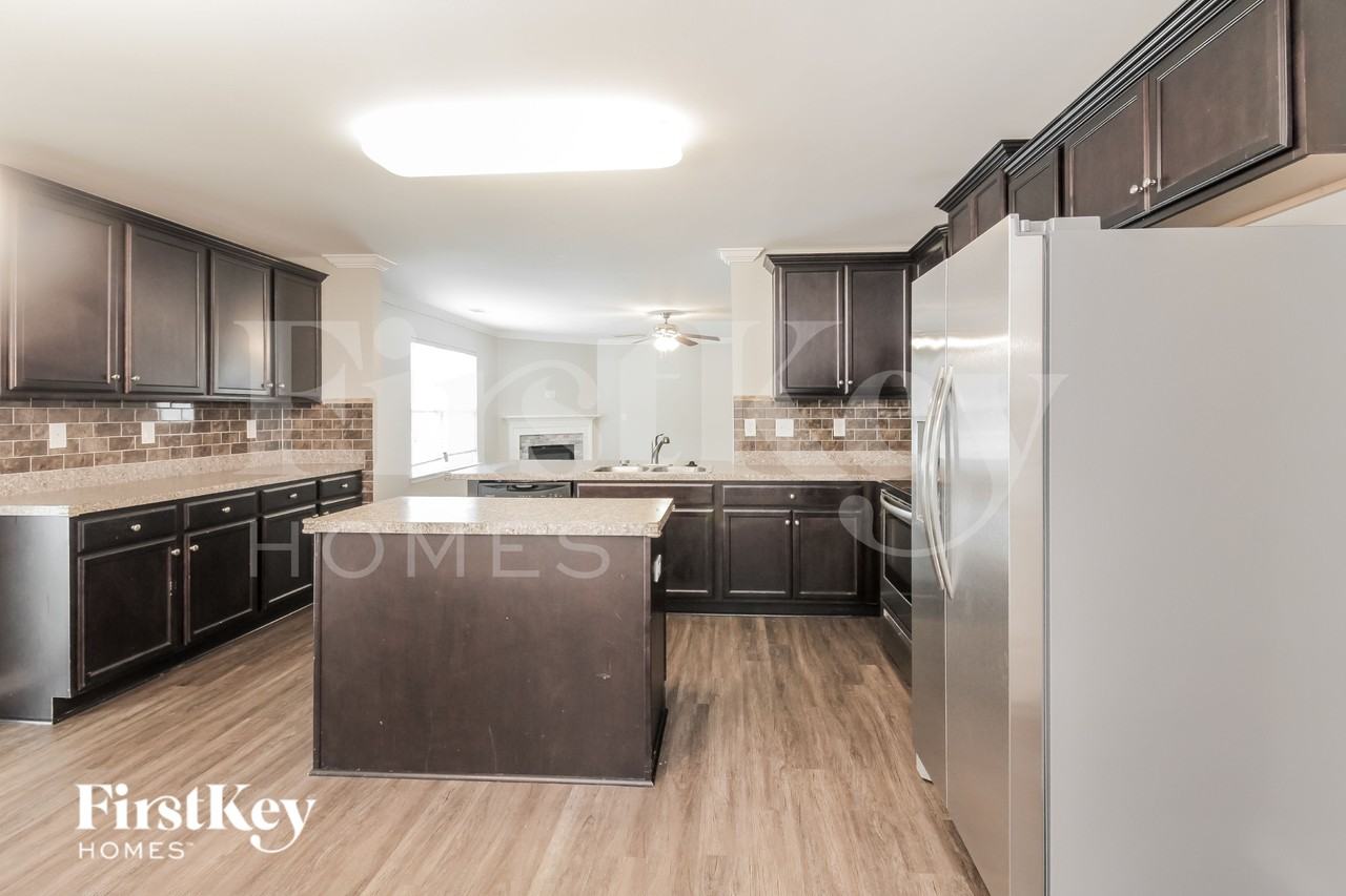 7516 Niccoline Ln - Photo 7 of 15