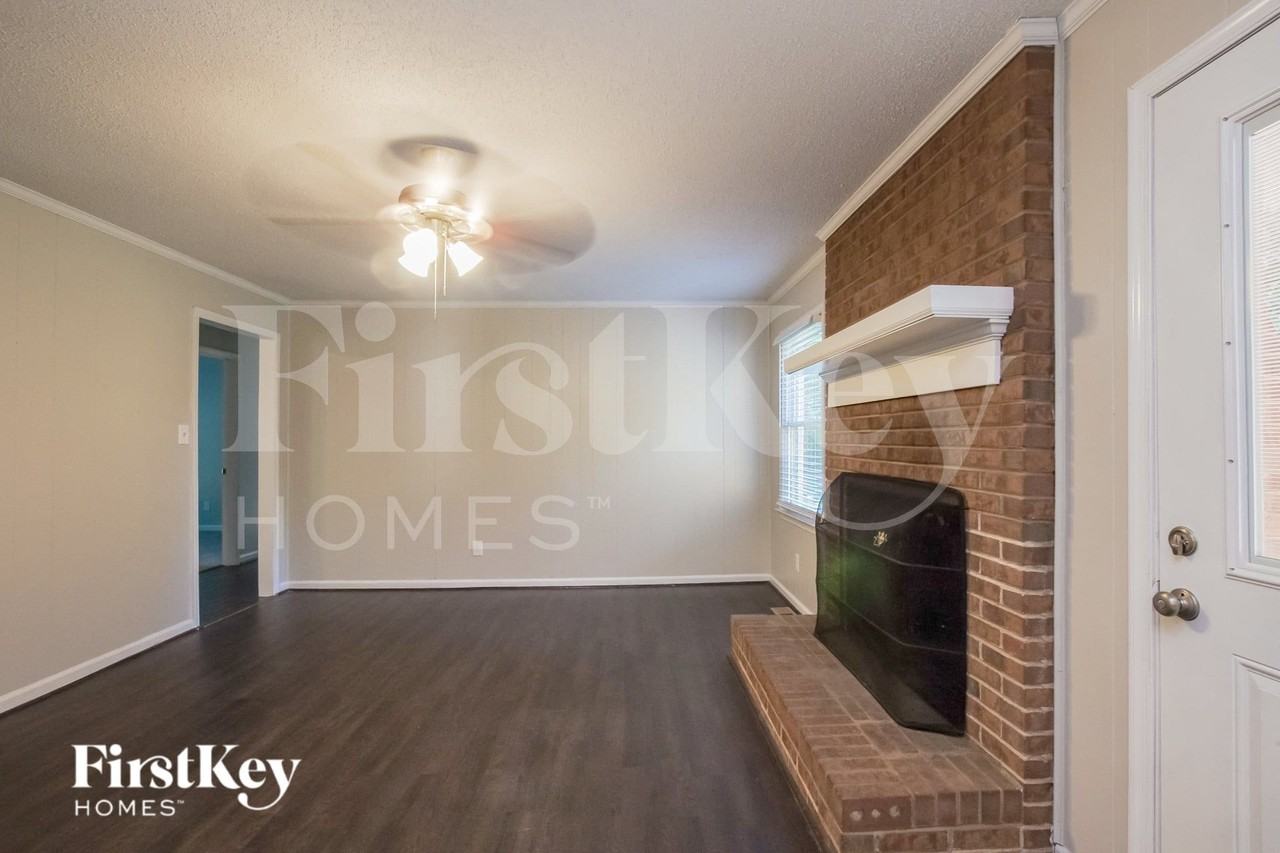 1023 Lightwood Dr - Photo 3 of 15