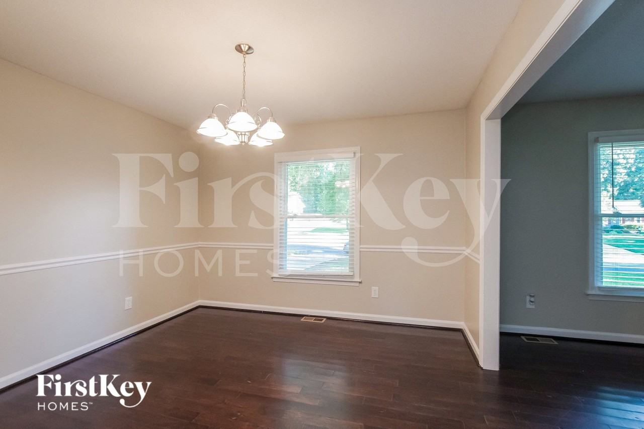 1023 Lightwood Dr - Photo 5 of 15