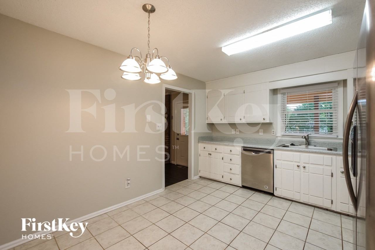 1023 Lightwood Dr - Photo 6 of 15