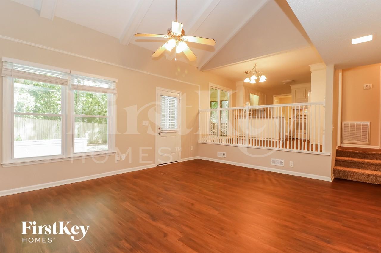 104 Beaumont Ct - Photo 2 of 15