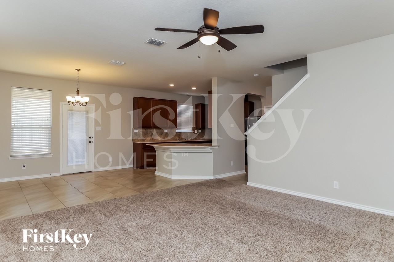 2410 Yaupon Cyn - Photo 4 of 15